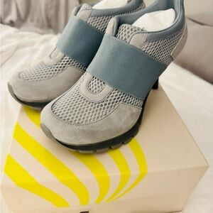 Sneex The Icon Ice Blue Size 7US - Free Shipping